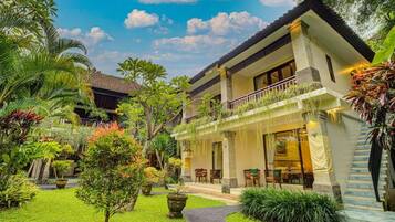 Quarto casal ou duplo luxo, vista para o jardim | Fachada