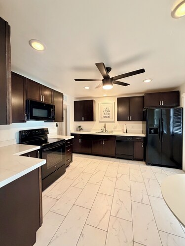 Modern Tempe Retreat! Just minutes to ASU & Downtown