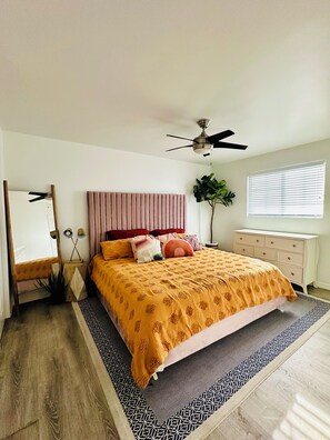 3 habitaciones, tabla de planchar con plancha, wifi y ropa de cama