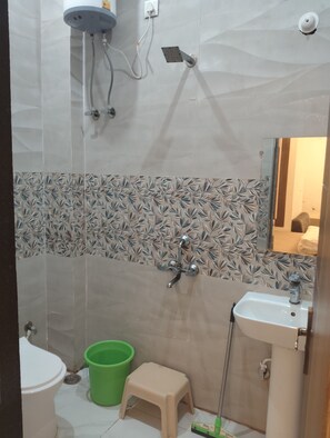 Deluxe Room, City View | Bathroom | Shower, towels - Shri Ramya Dham (Mathura)