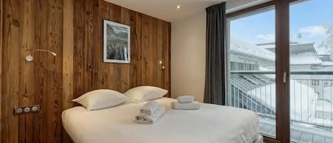 Fer et planche à repasser, draps fournis