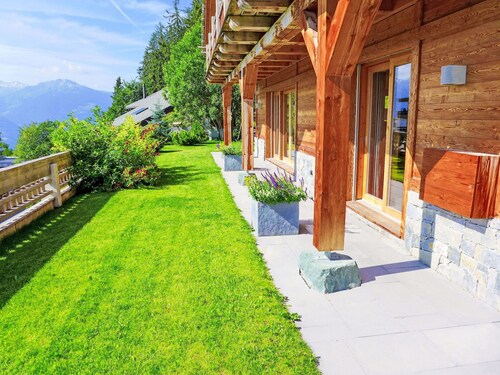 Beautiful apartment in villa for 6 people with WIFI, TV and balcony