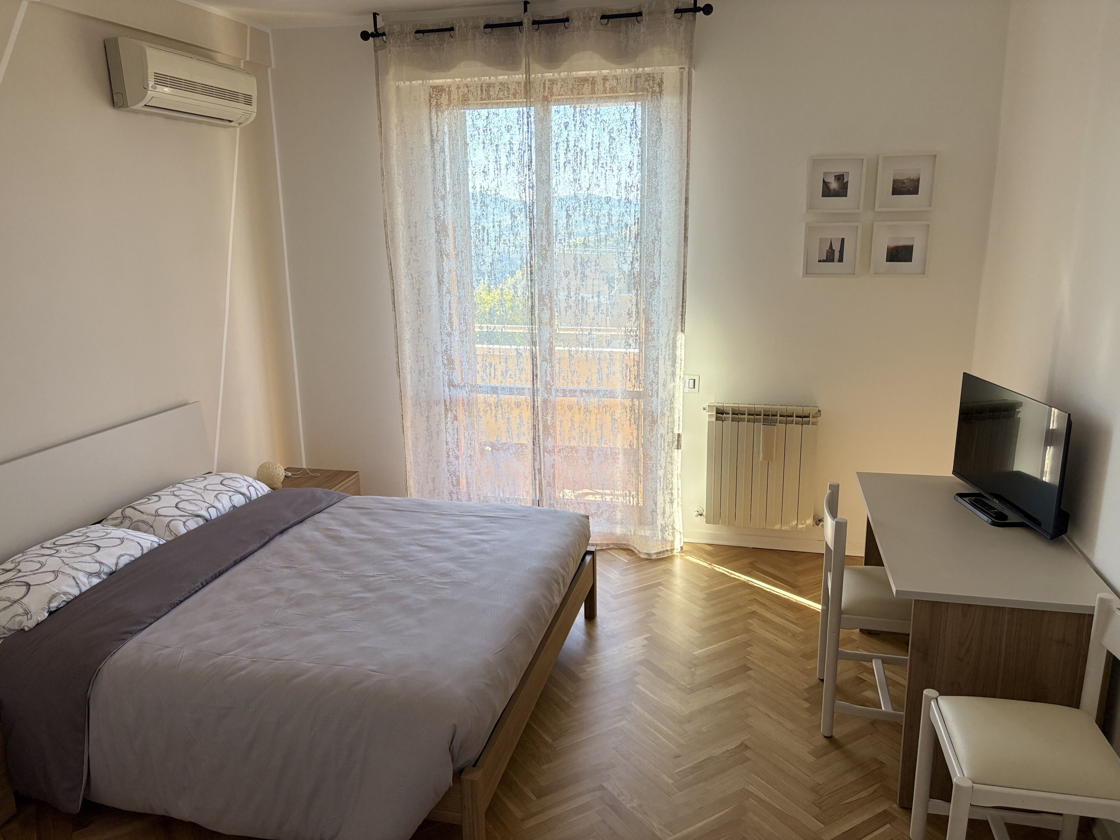 Skrivebord, strygejern/strygebræt, weekendseng, gratis Wi-Fi