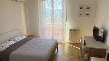 Skrivebord, strygejern/strygebræt, weekendseng, gratis Wi-Fi