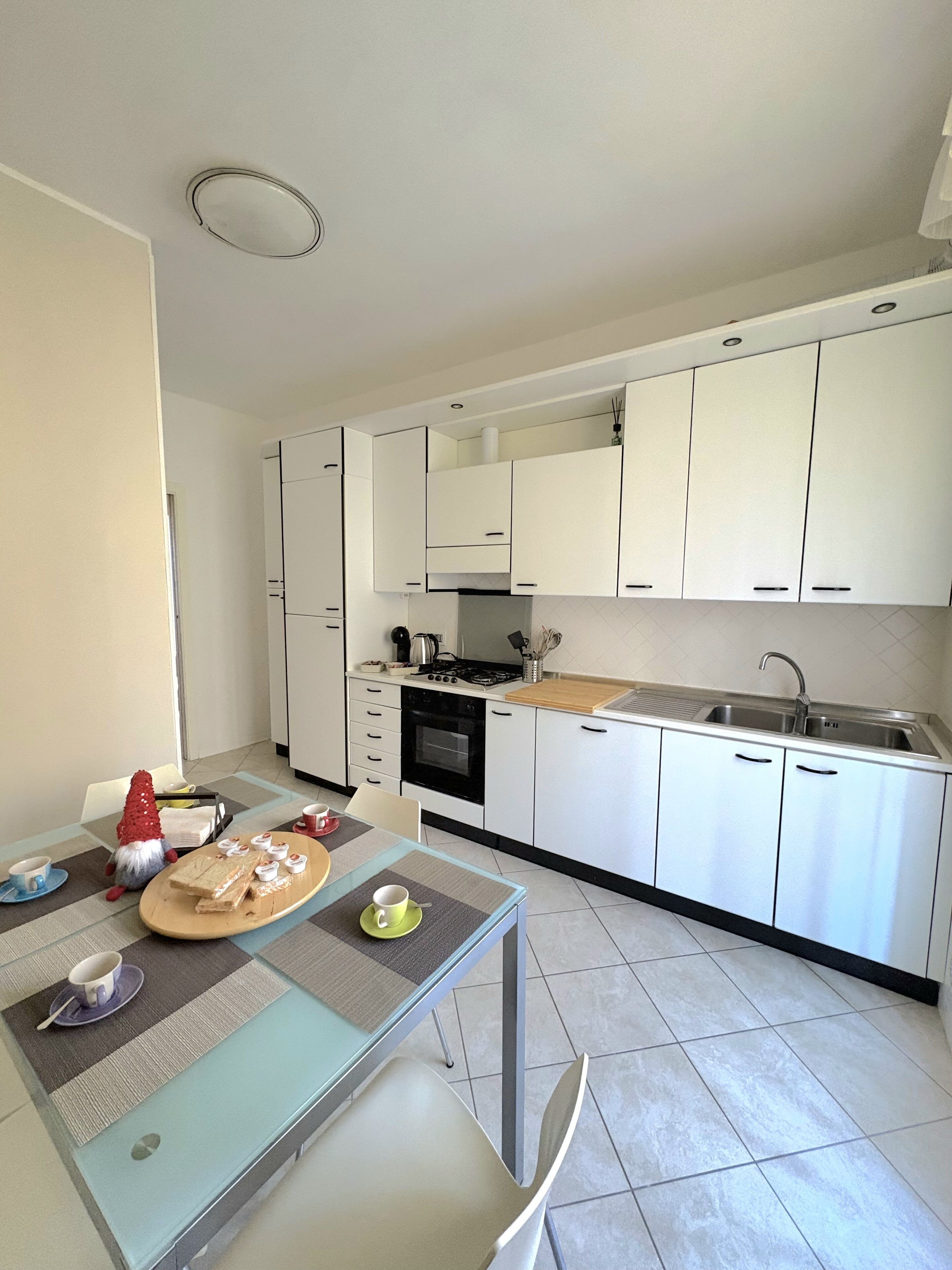 Fridge, oven, coffee/tea maker, toaster