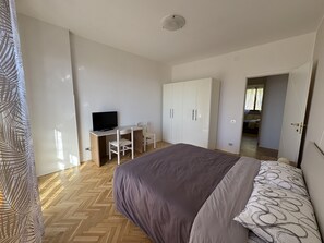 Skrivebord, strygejern/strygebræt, weekendseng, gratis Wi-Fi