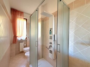 Hårtørrer, håndklæder