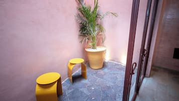 Habitación doble, vista al patio | Interior