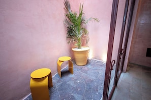 Chambre Double, vue cour intérieure | Intérieur