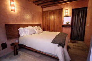 Double Room, Courtyard View - Hotel Casa de las Abuelas (Guanajuato)