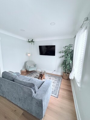 Smart TV - Cozy Home Near Ferndale, Royal Oak & Detroit! (Hazel Park)
