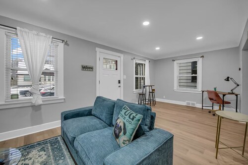 Cozy Home Near Ferndale, Royal Oak & Detroit!