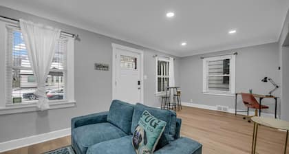 Cozy Home Near Ferndale, Royal Oak & Detroit!