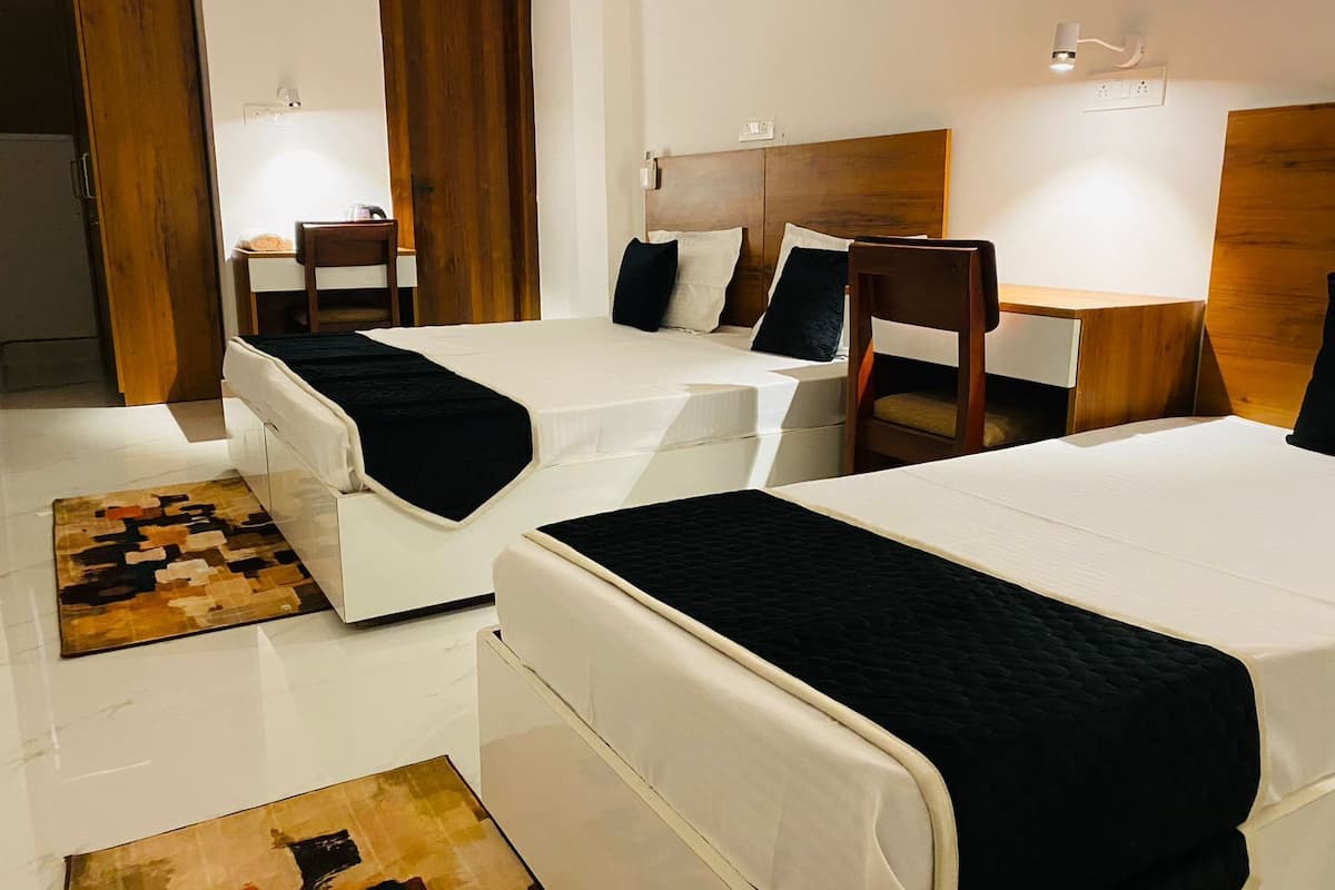 Triple Room | Free WiFi, bed sheets