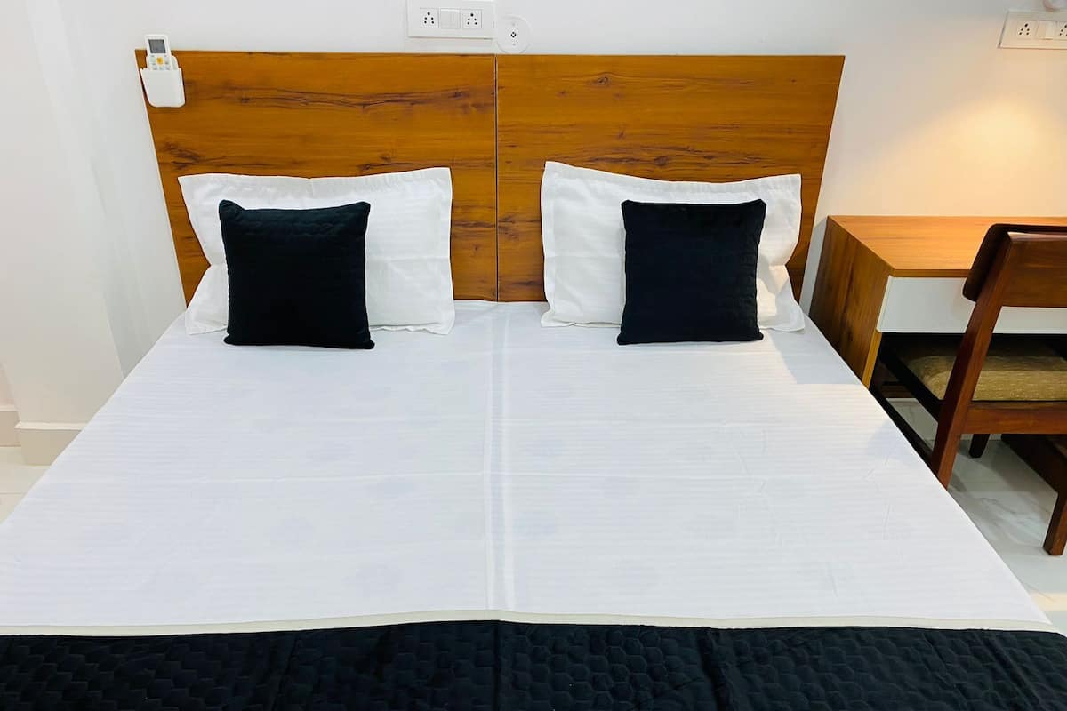 Deluxe Room | Free WiFi, bed sheets