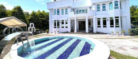 Seasonal outdoor pool, pool umbrellas, sun loungers