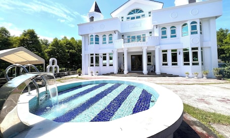 Seasonal outdoor pool, pool umbrellas, sun loungers. dream castle