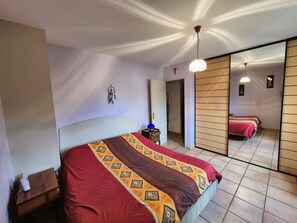 2 bedrooms, free WiFi - 2 bedroom house, A/C, garden, barbecue, WIFI (SIX FOURS LES PLAGES)