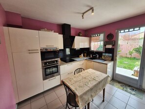 Fridge, microwave, oven, dishwasher - 2 bedroom house, A/C, garden, barbecue, WIFI (SIX FOURS LES PLAGES)