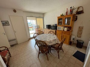 Dining - 2 bedrooms in the heart of the seaside resort, sandy beach (LA SEYNE SUR MER)