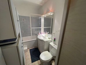 Bathroom - 2 bedrooms in the heart of the seaside resort, sandy beach (LA SEYNE SUR MER)