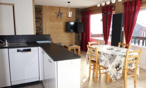 Dining - Apartment in France Near Ski Lifts (Huez)