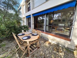 Outdoor dining - 2 rooms, WIFI, sea view, garden, private parking (ST MANDRIER SUR MER)