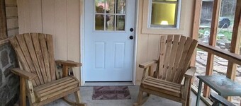 Cozy full bed studio in the country side of peaceful Prairie Grove with AC