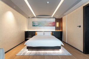 Tabla de planchar con plancha, wifi gratis y ropa de cama