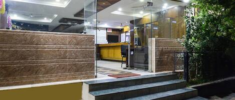 ハウス | フロント