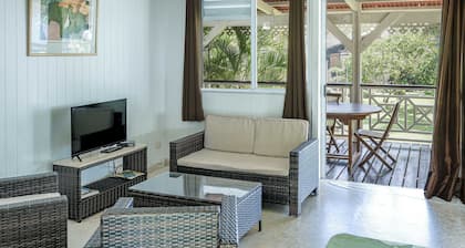Cozy 2BR Steps from White Sand Beach in Moorea