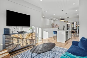 Televisie en een open haard