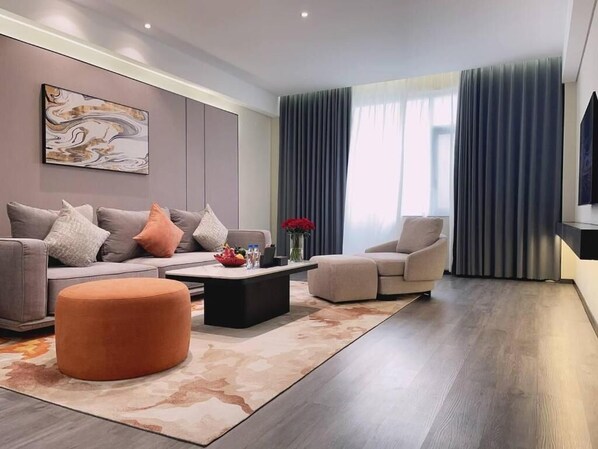 Suite | Living area | TV