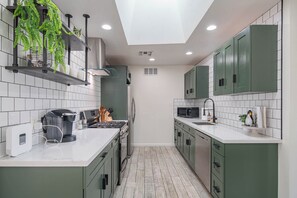 Private kitchen - Pool + Fire Pit + Games Phoenix Oasis (Phoenix)