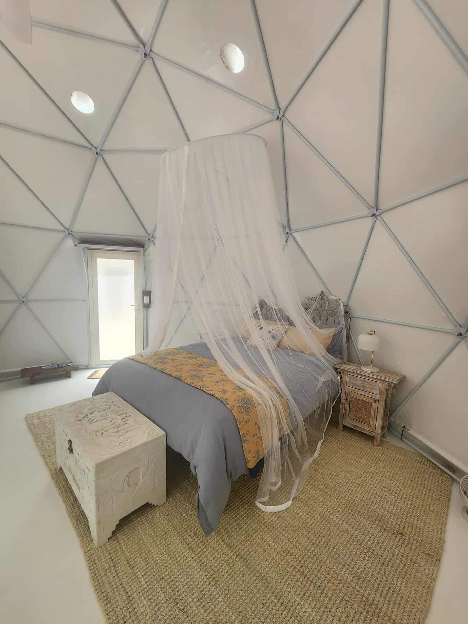 WiFi, bed sheets