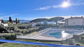 Hồ bơi ngoài trời