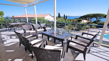 Khu ẩm thực ngoài trời