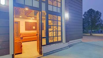 House | Meja sambut tetamu