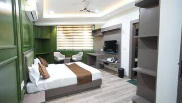 Desk, laptop workspace, free WiFi