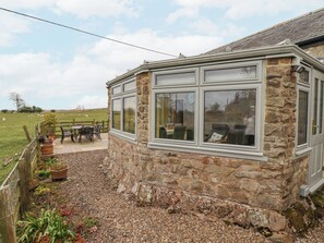 Outdoor dining - Adderstone Cottage (Belford)