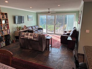 Smart TV - 2-bedroom family friendly house near Orange Circle and Disney (Orange)