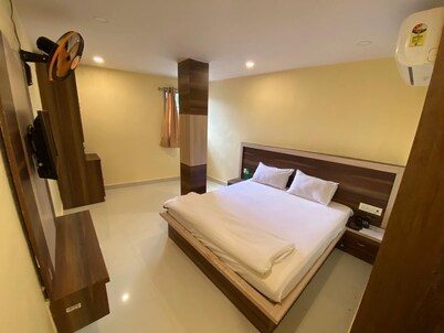 New Hotel Tuk Tuk Palace