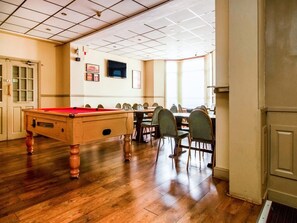 Games room - Superior Triple Room (Cardiff)