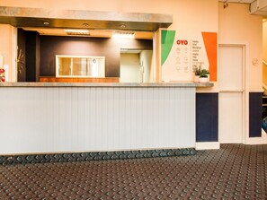 Reception - Superior Triple Room (Cardiff)