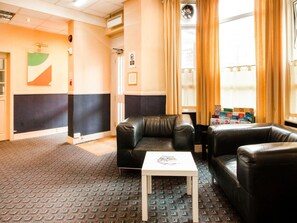 Interior - Superior Triple Room (Cardiff)