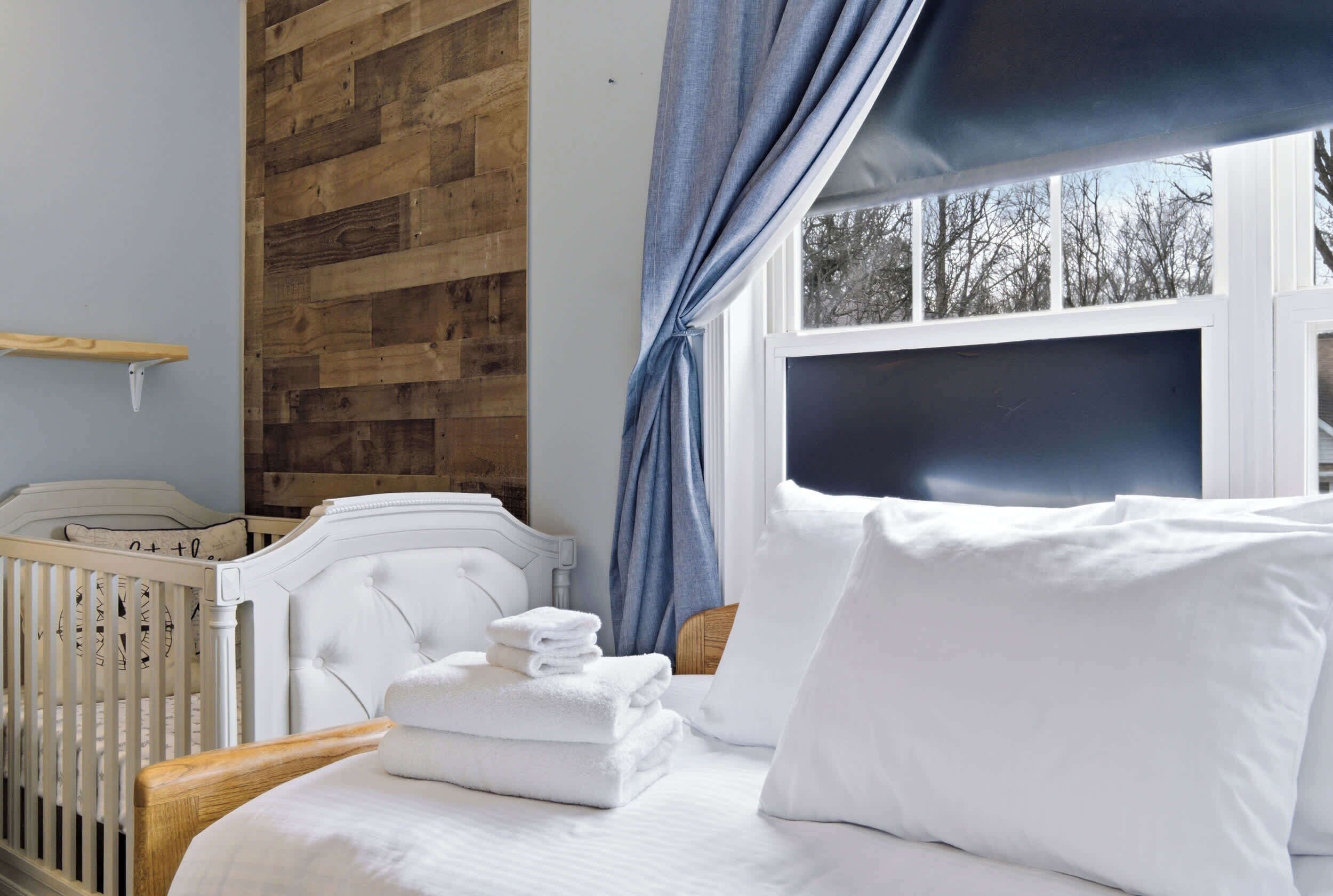 Strykejern/-brett, reiseseng for barn, wi-fi og sengetøy