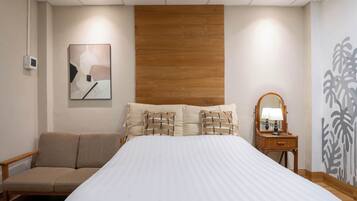 Basic Room, Non Smoking | Desk, free WiFi