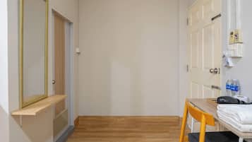 Basic Room, Non Smoking | Interior