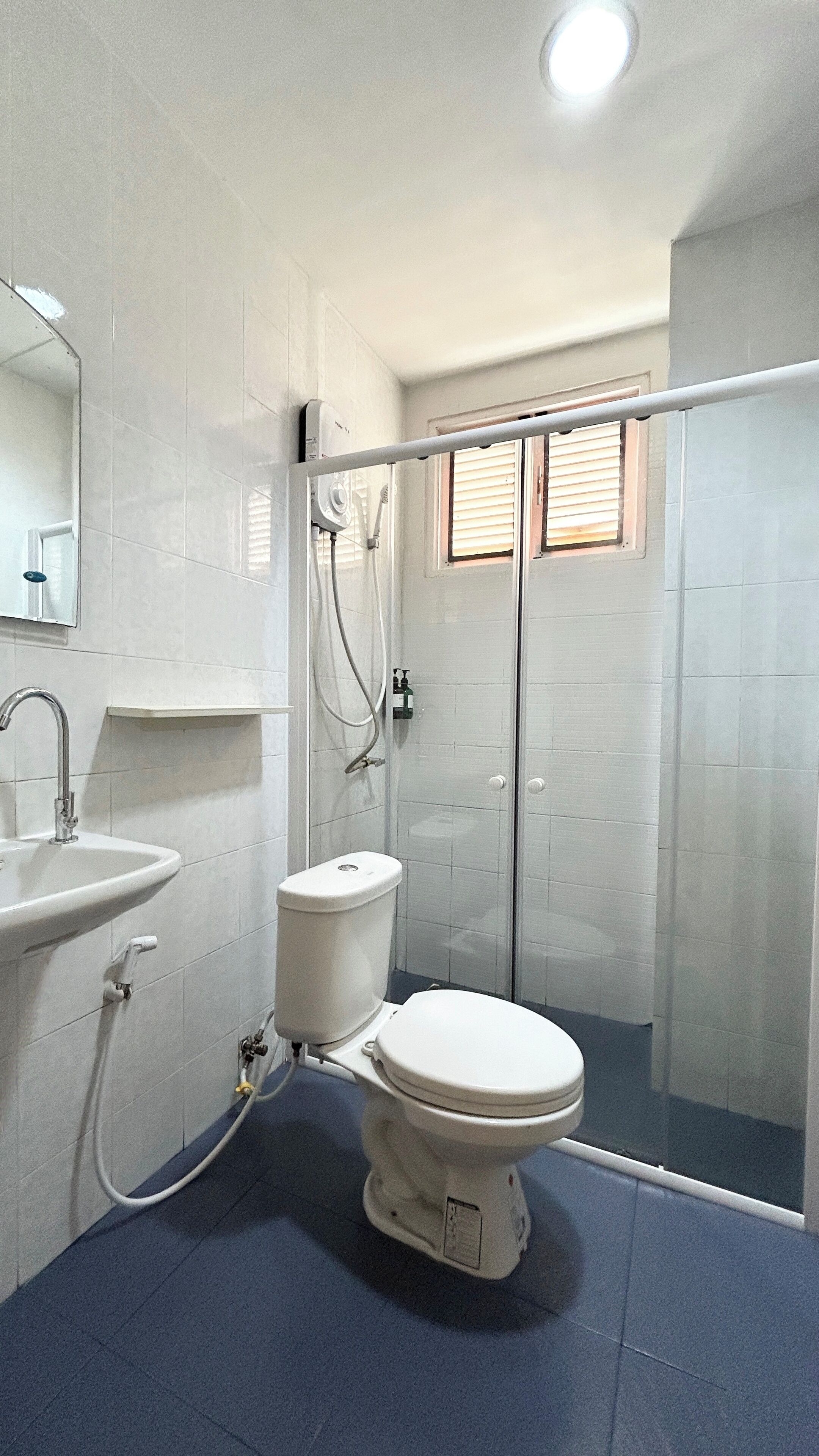 Basic Room, Non Smoking | Bathroom | Shower, soap, shampoo, toilet paper