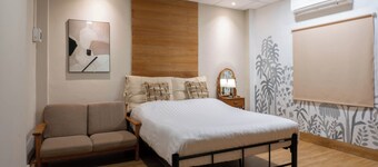 THE GOOSE HOUSE UBON 